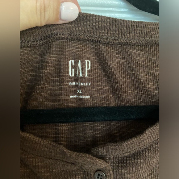 Gap woman’s ribbed Henley. Size XL. NWOT - Picture 4 of 7